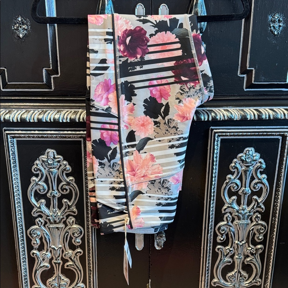Jessica Simpson Pink, Grey and Black Floral Leggings NWT XL
